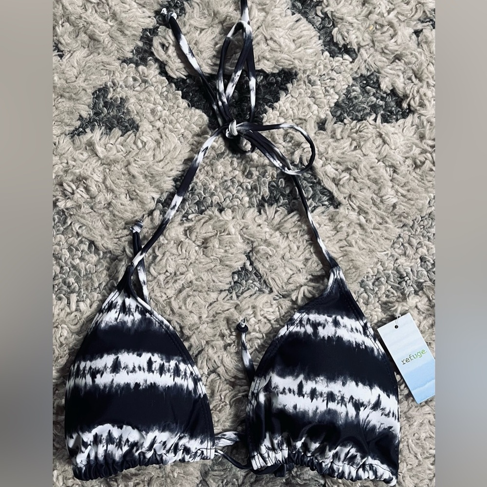 Bikini top refuge